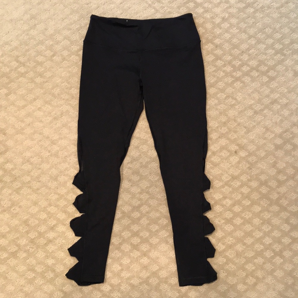 Victoria’s Secret Sport Crop Leggings - Medium